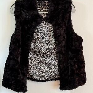 New Directions Black Faux Fur Vest XL Animal Print interior